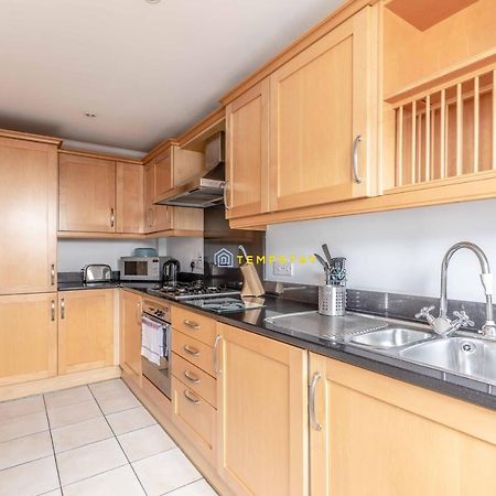 Perfect Spot In Central Windsor & Free Parking! Exterior foto