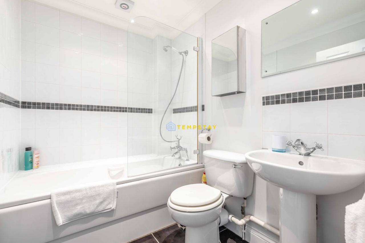 Perfect Spot In Central Windsor & Free Parking! Exterior foto