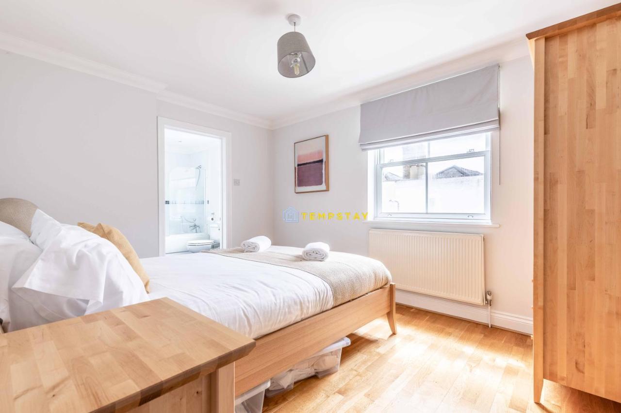 Perfect Spot In Central Windsor & Free Parking! Exterior foto